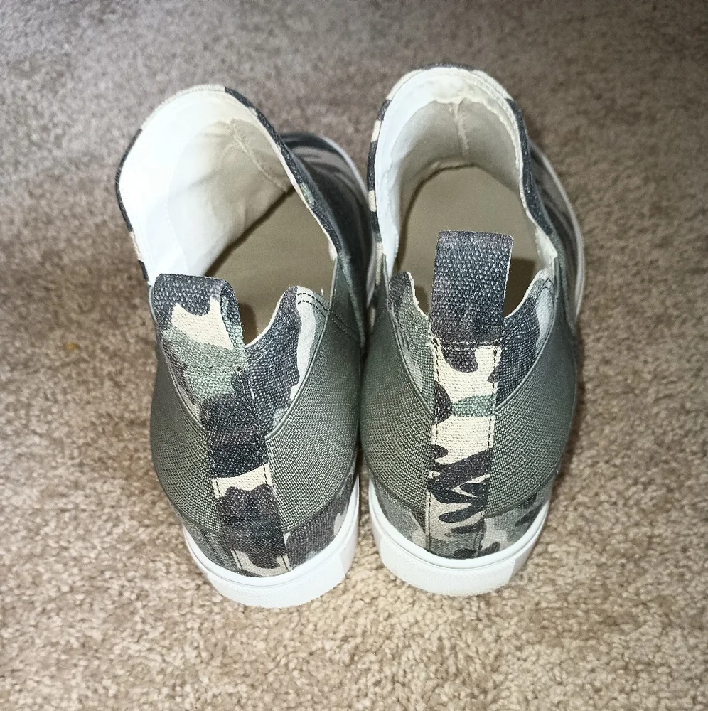 Steve Madden Crushin Green Camouflage Wedge‎ Sneakers 8.5M